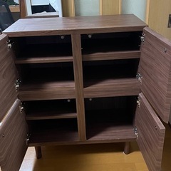 ４つ扉　脚付きキャビネット　ブラウン　茶　　の画像