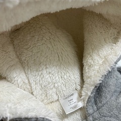 Baby Gapフード付きグレーロンパース　60cmの画像