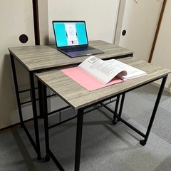 机とチェアーの画像