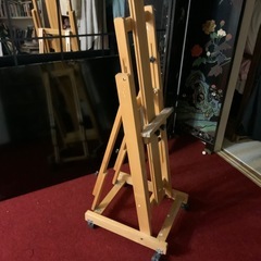 イーゼル　絵画の画像