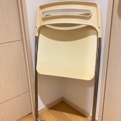 折りたたみ椅子1脚の画像