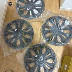 【未使用】ホイールカバー 4個セット ブラック/シルバー 15インチの画像