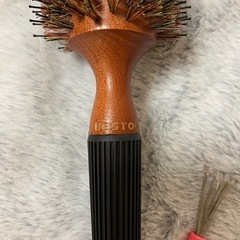 ヘアドライヤー + 丸いブラシの画像