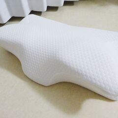 枕 肩こり 寝違い 至福のとろける枕 ストレートネック いびき 昼寝 デスク うつぶせ枕の画像