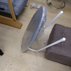 たった1500円　お洒落な　アイロン台　アイロンの画像