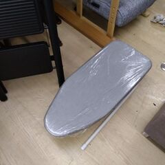 たった1500円　お洒落な　アイロン台　アイロンの画像