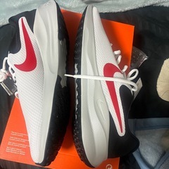 新品‼️NIKE、レボリューション7‼️白黒のコンビ、28.5cm‼️の画像