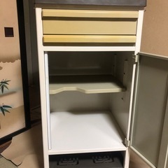 パラマウントベッド　サイドテーブル　チェストの画像