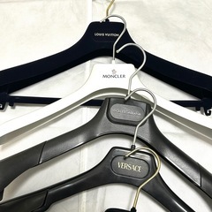 【まとめて色々】ハイブランドハンガー5本＋COACH衣装袋 の画像