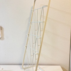 4段パンフレットラックの画像