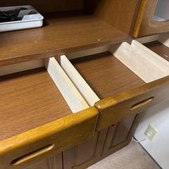 木製食器棚
の画像