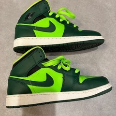 Nike Air Jordan 1 Mid GS ネオングリーン 23.5cmの画像