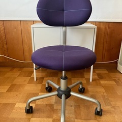 デスクチェア　オフィスチェア　昇降式　キャスター付き　アルミフレームの画像