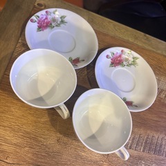 薔薇のコーヒーカップの画像