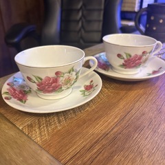 薔薇のコーヒーカップの画像
