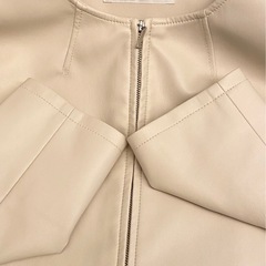 美品 フェイクレザーブルゾン NATURAL BEAUTYBASIC サイズM ナチュラルビューティベーシックジャケットアウター ブルゾン ベージュの画像