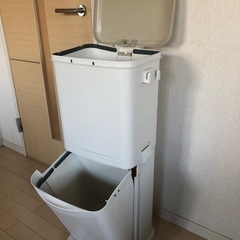 足踏み開閉式ゴミ箱　2段の画像