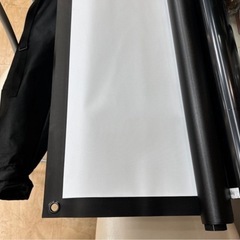 三脚スタンド又は壁に取り付 プロジェクションスクリーン モバイルスクリーン　ホームシアター　　100型　自立式の画像