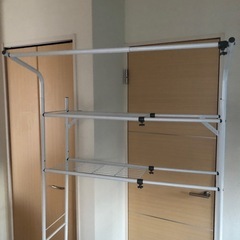 伸縮可能な洗濯物干しの画像