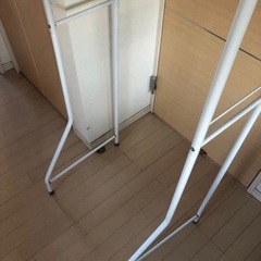 伸縮可能な洗濯物干しの画像