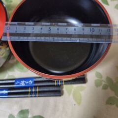 お椀とお箸のセットの画像