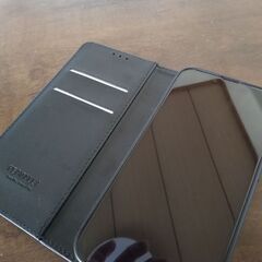 iPhone16e手帳型ケース　画面ガラスプレート付　美品の画像