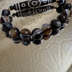 十五眼天珠と縞瑪瑙ブレスレットの画像