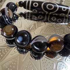 十五眼天珠と縞瑪瑙ブレスレットの画像