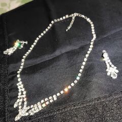 ネックレス・イヤリング　セットの画像