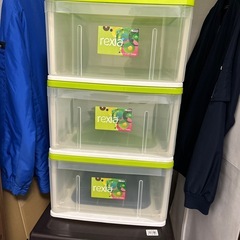 衣装BOX2つの画像