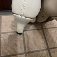 白　ショートブーツの画像