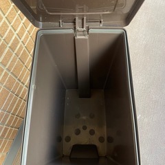 ゴミ箱の画像