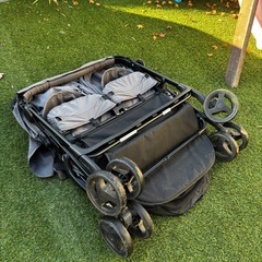 横二人乗りベビーカーの画像