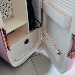 コスメ冷蔵庫の画像
