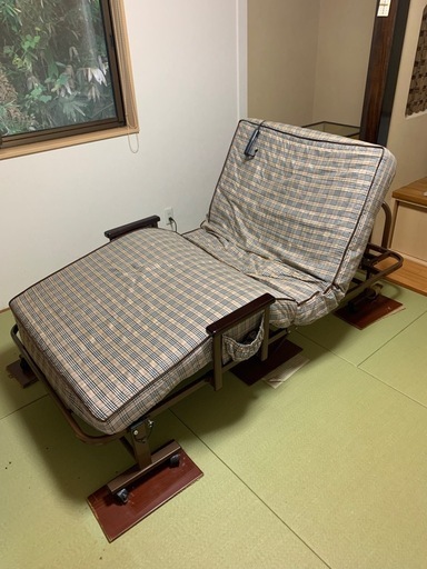 折りたたみ電動リクライニングベッド　介護用ベッド　中古