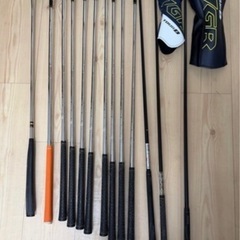 ツアーステージ（TOURSTAGE）のゴルフクラブ とキャディバッグの画像