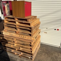 木製パレット14枚+BOXの画像
