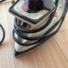 昔のアイロンの画像