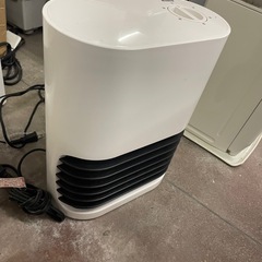2022年製　山善　セラミックファンヒーター ホワイト系 の画像