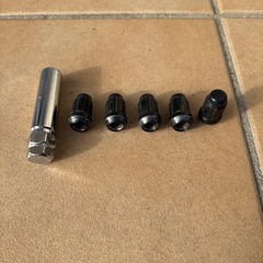 バリ溝！ デリカD：5 スタッドタイヤ 　アルミホイールセット　の画像