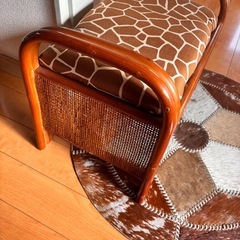 【美品】ラタン　キリン柄　アームチェア　踏み台の画像