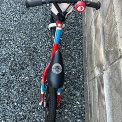 キッカーアバンス　キックバイク　トレーニングバイク　マリオカートコラボモデル　レッド　自転車の画像