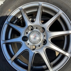 スタッドレスタイヤの画像