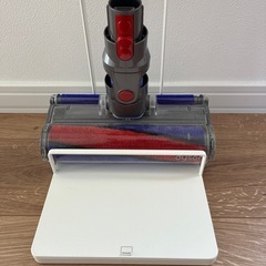 dysonv8 fluffy+　ダイソン　掃除機　Yamazaki 収納だい台の画像