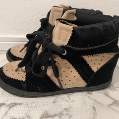 靴　秋　スニーカーの画像