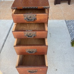 レトロなアンテーク家具の画像