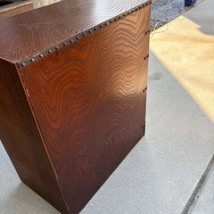 レトロなアンテーク家具の画像