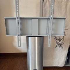 早い者勝ち！壁寄せテレビスタンド、省スペースの画像