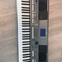YAMAHA PSR-S670 スタンド付きの画像