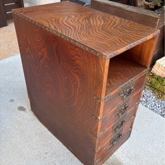 アンテークなレトロ家具の画像